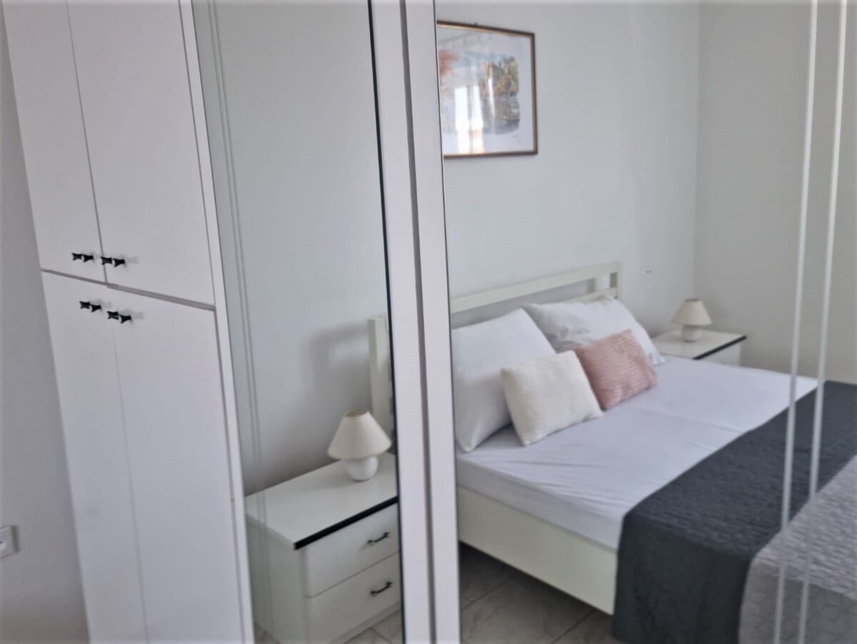 Apartments Lara - Two-Bedroom Apartmant A4 with Ba