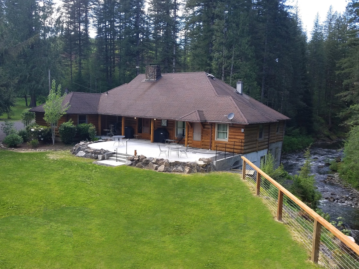 Riverfront Lodge on 200 Acres
