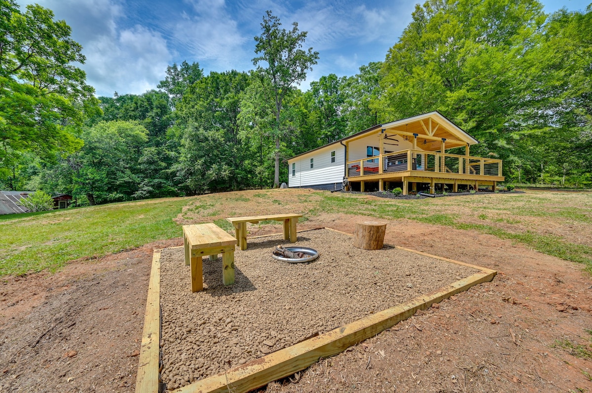 Pickens Cottage ~ 5 Mi to Table Rock State Park!