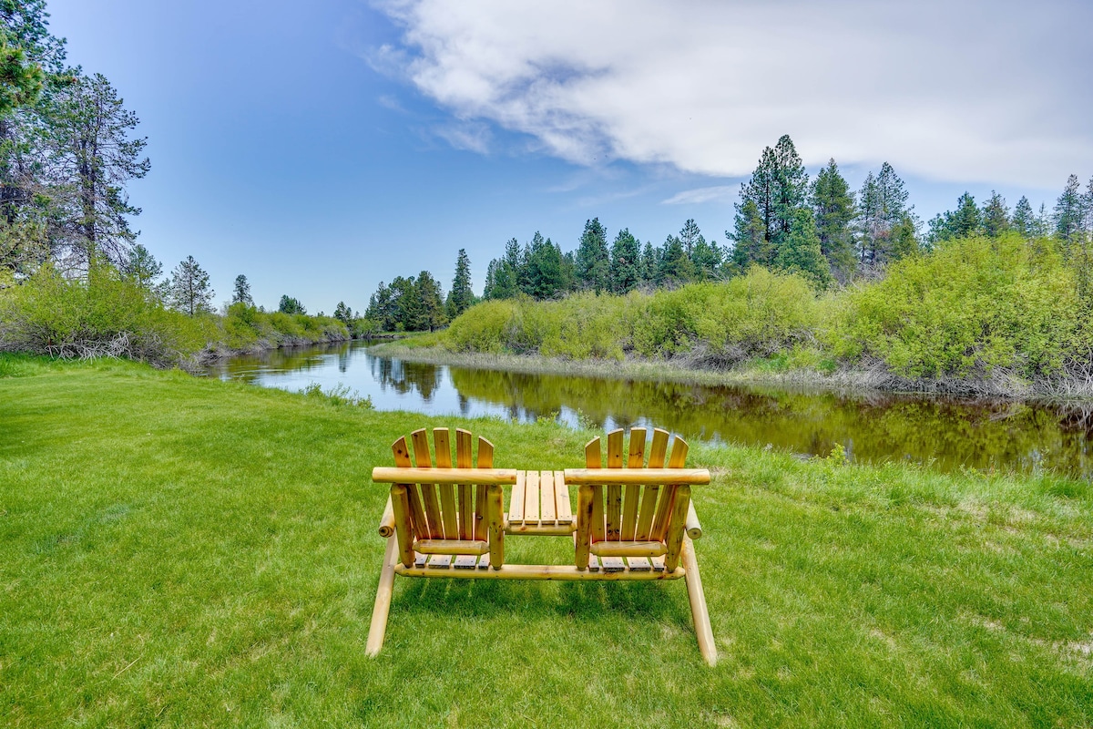 Waterfront Sunriver Home w/ Hot Tub & Fireplace!