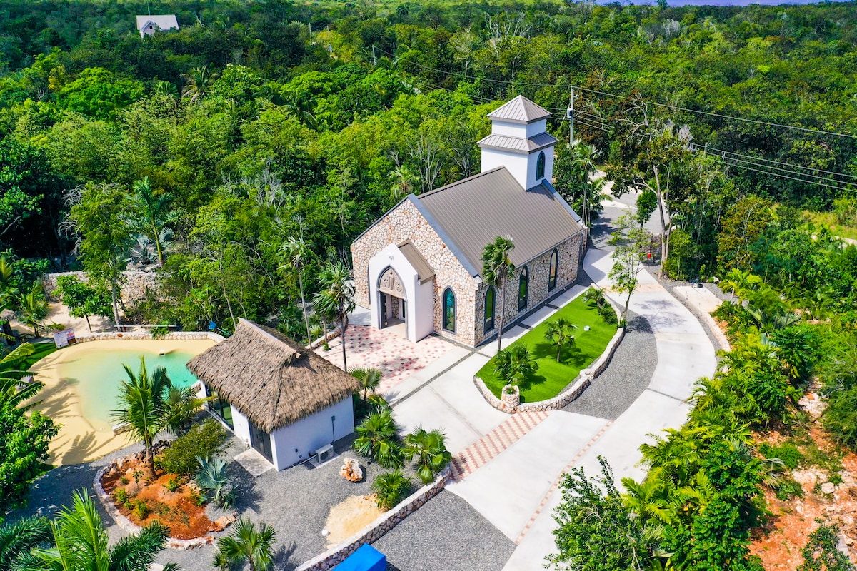 Mastic Chapel LUXE Cottage w/ Pool on North Side