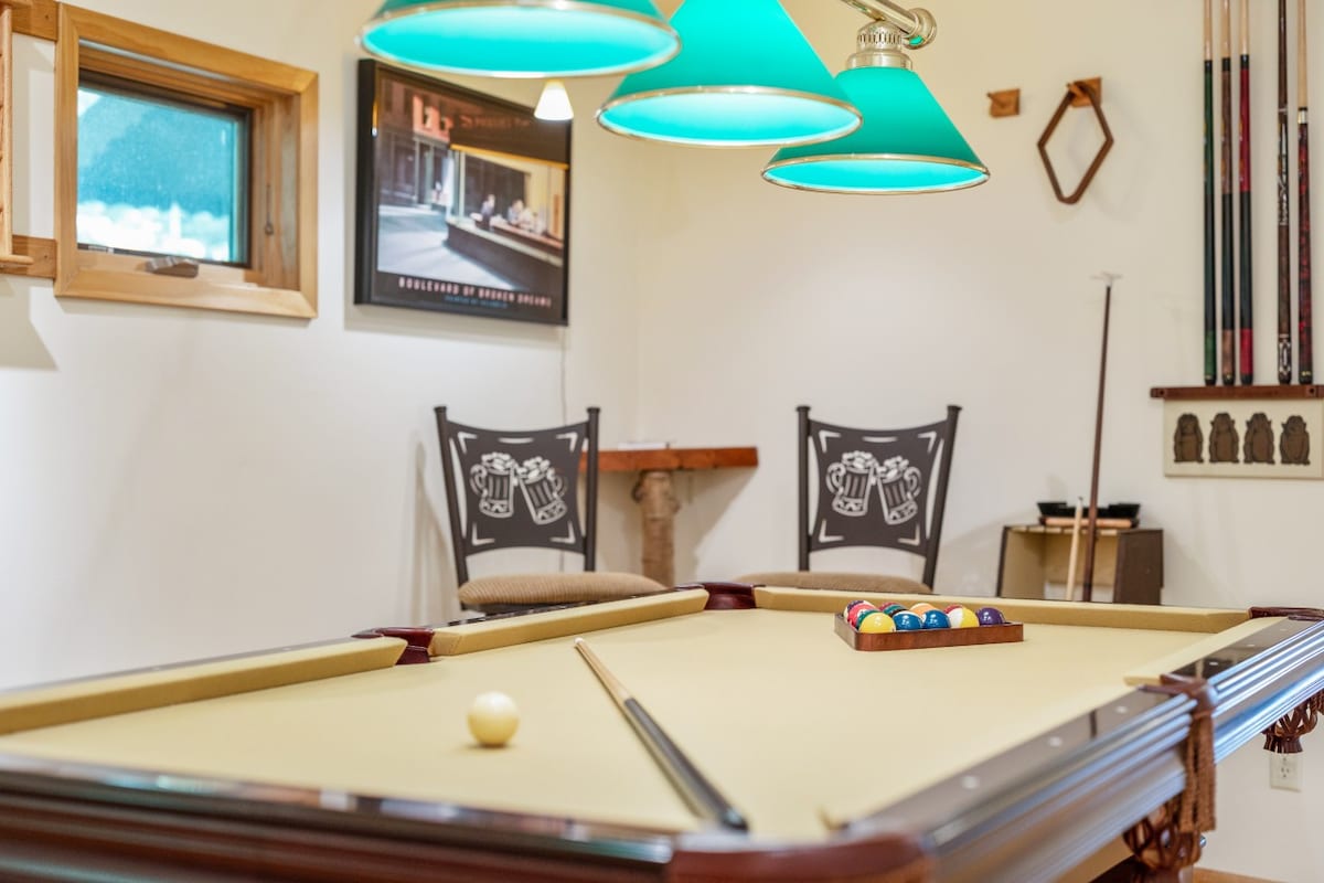 Lakefront Family Getaway: Beach*Game Room*Fire Pit