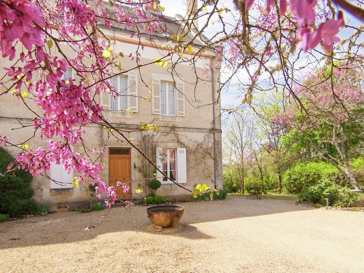 Country house with private pool and views