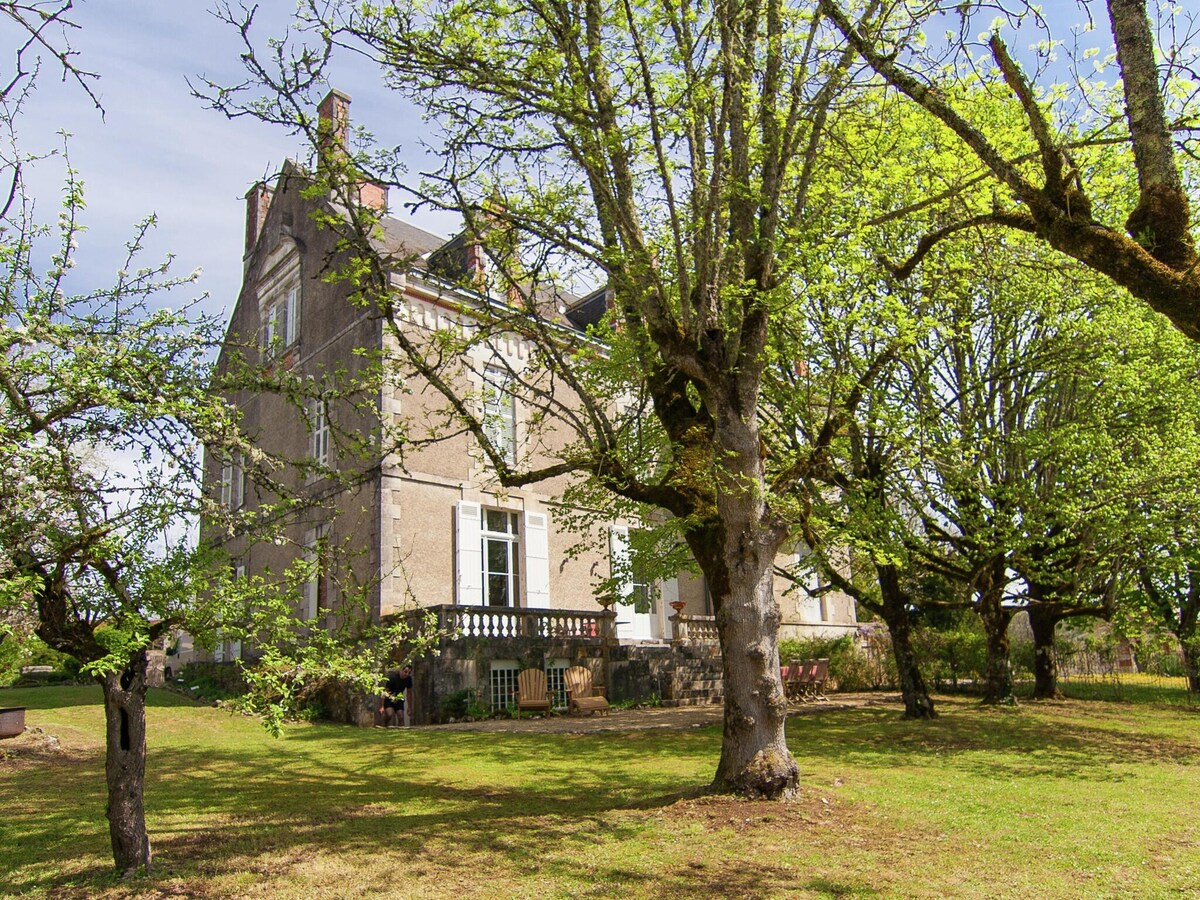 Country house with private pool and views