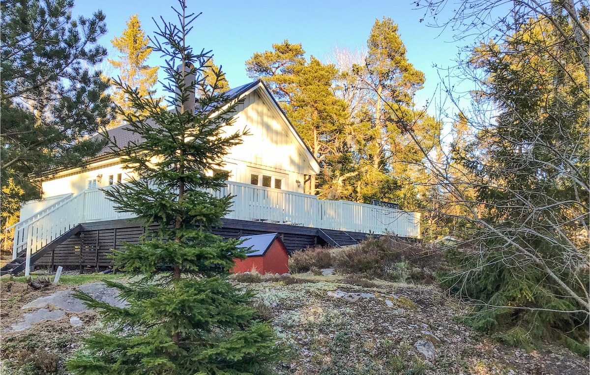 Beautiful home in Väddö , WiFi and 3 Bedrooms