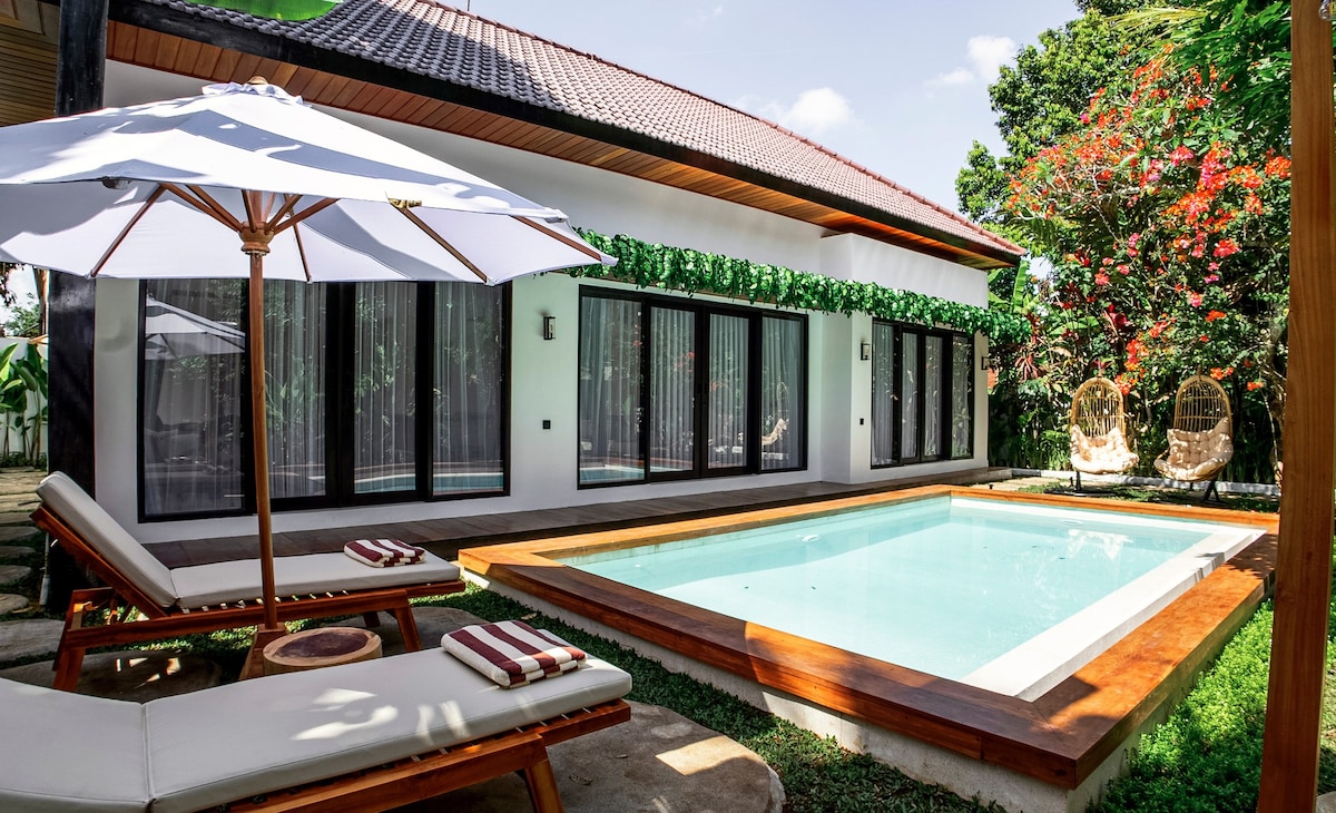 Lovely 2bdr Hutan  Villa by EVDEkimi with Pool