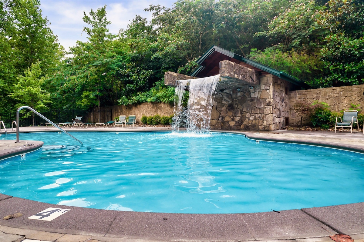 Ryland Gatlinburg Family Games Arcades Resort Pool