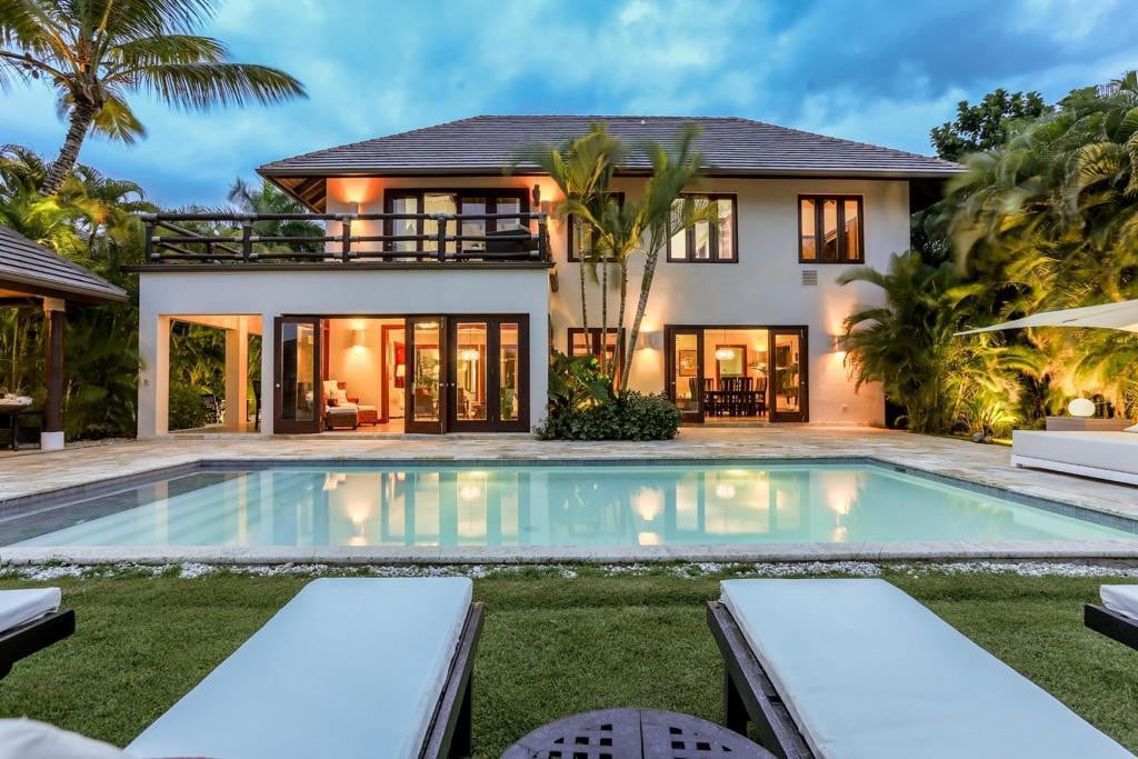 Caribbean style villa w/ golf view + service staff