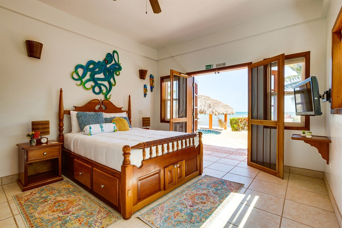 Villa 99-Octopus Studio-Beachfront-Pool-Luxury