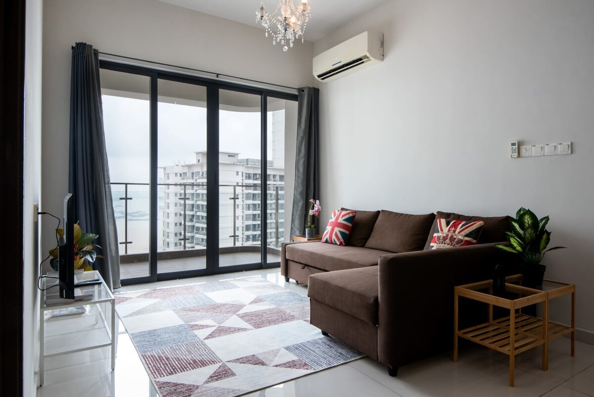 A Stylish 2BR Suite, Water Views, Free Parking