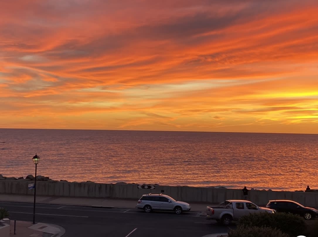 Sunset Sanctuary | Oceanview Retreat Glenelg South