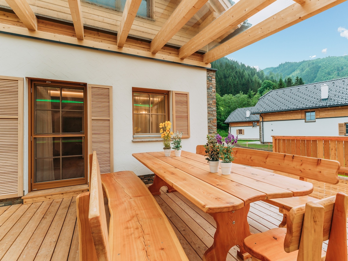 Chalet with terrace, sauna and outdoor spa