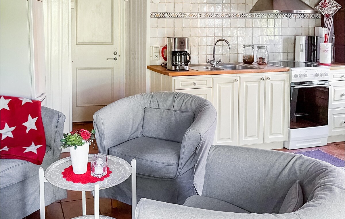 Stunning home in Västervik with kitchen