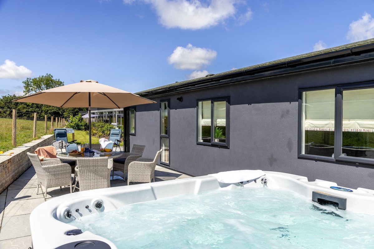 Cherry Lodge, 14 Roadford Lake Lodges