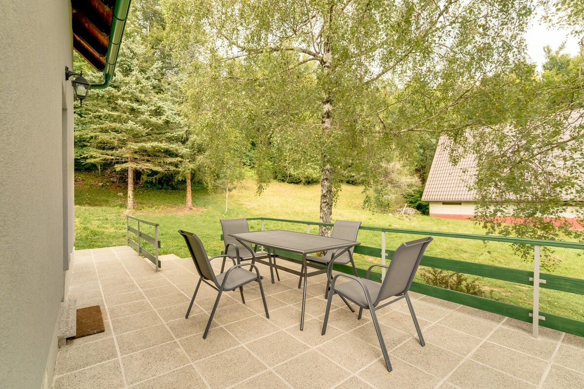 K-20518 Two bedroom house with terrace Fužine,