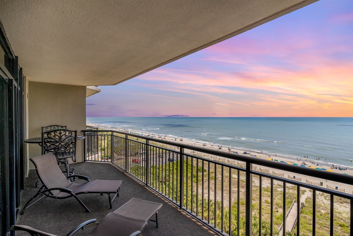 New! Oceanfront 3/3 Sleeps 10! Lazy River & Pools!