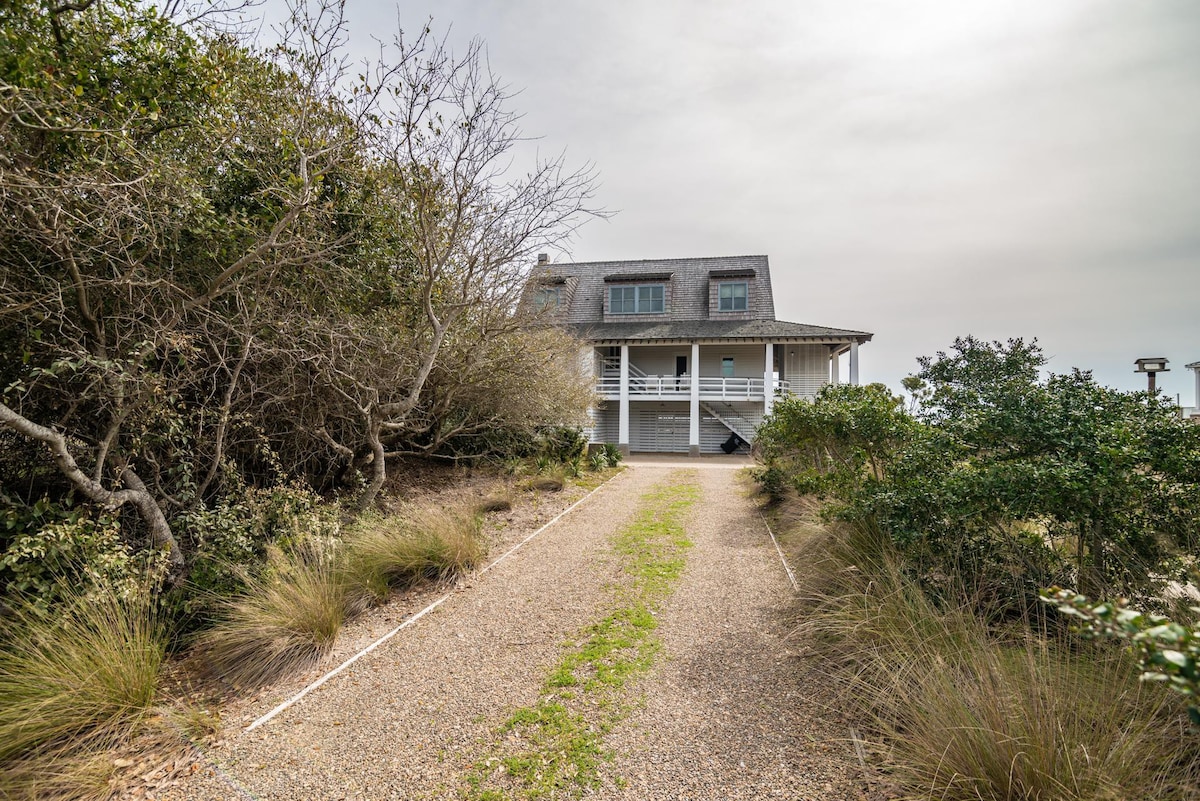4BR Oceanfront Beach Home Grand Porch and more in