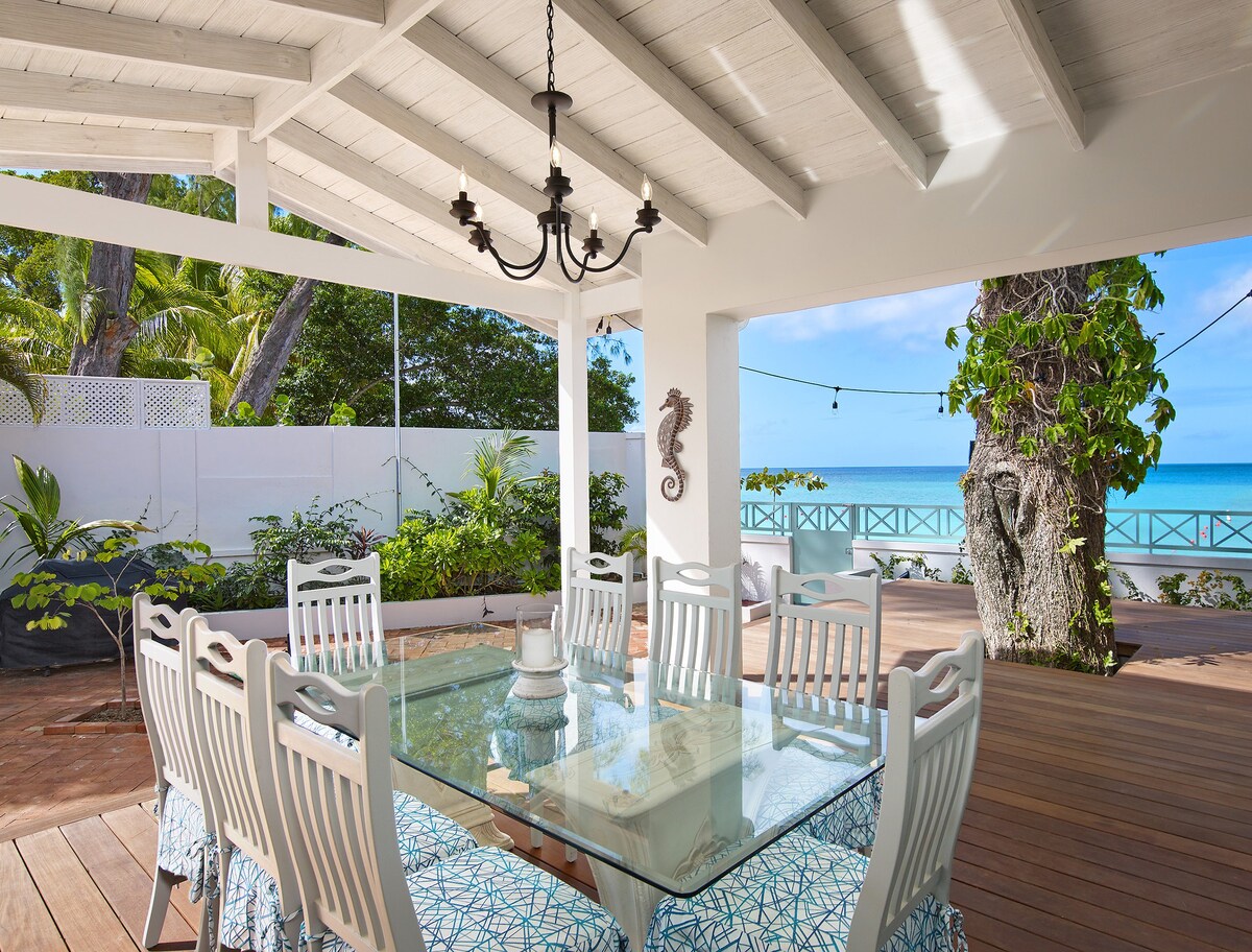 Southwinds Beach House is a 3 bedroom with exquisi