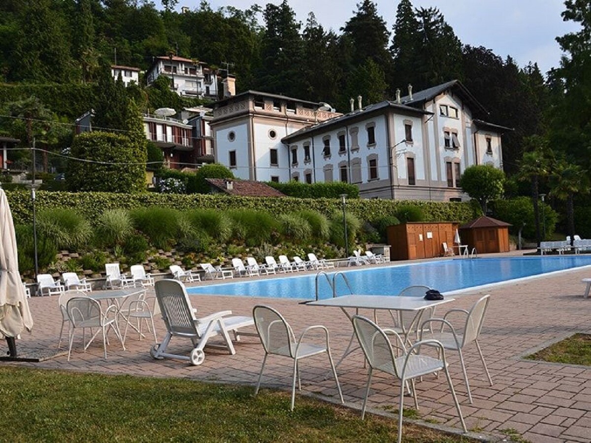 Martin apartment with pool in Oggebbio