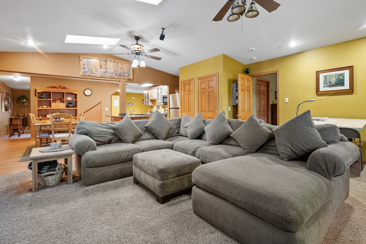 The Mauna Home - 4BR/4BA/WiFi/Smart TVs/Fireplaces