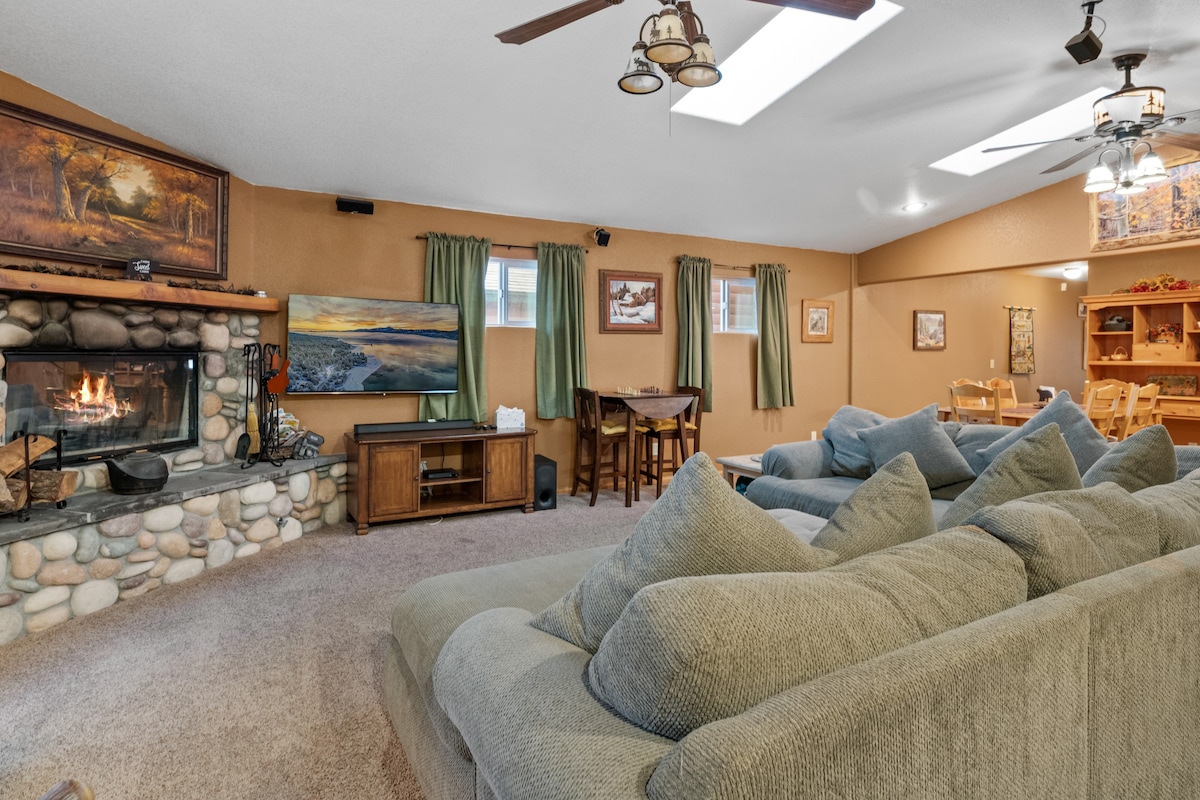 The Mauna Home - 4BR/4BA/WiFi/Smart TVs/Fireplaces