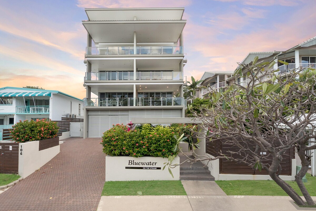 Lux Stay Oceanfront on the Strand