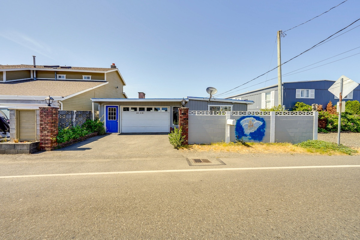 Waterfront Birch Bay Cabin: Beach Access & Sunsets