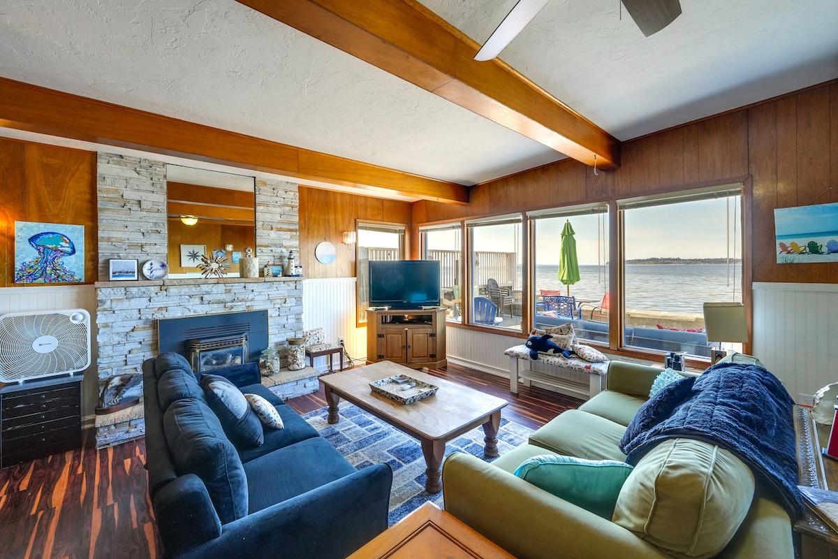 Waterfront Birch Bay Cabin: Beach Access & Sunsets