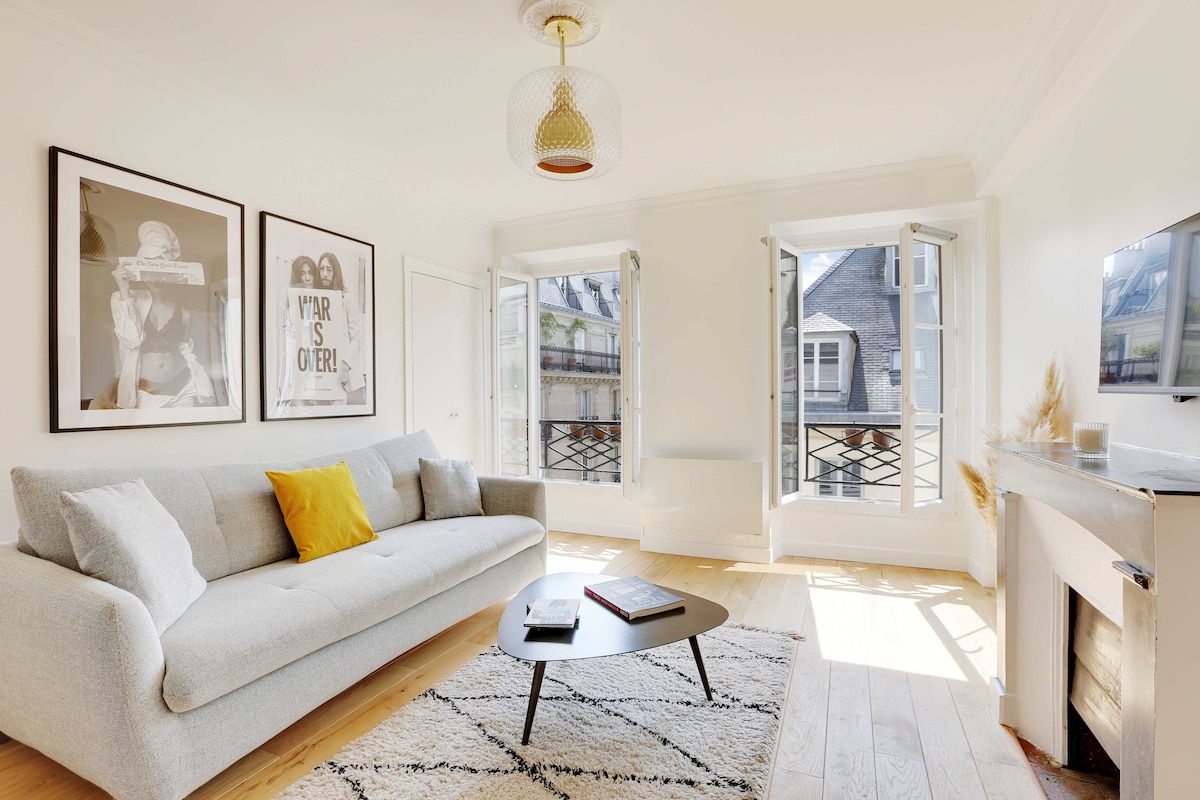 Charming renovated apartment with street view