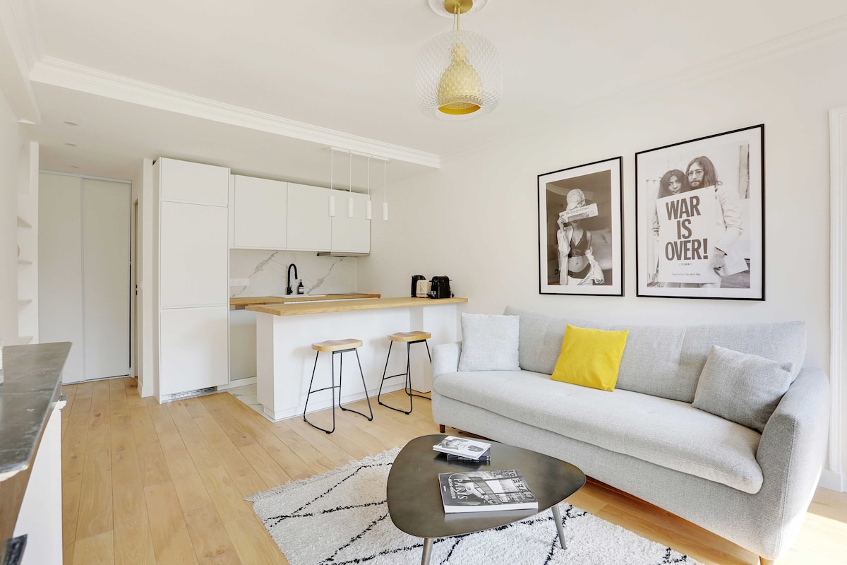 Charming renovated apartment with street view