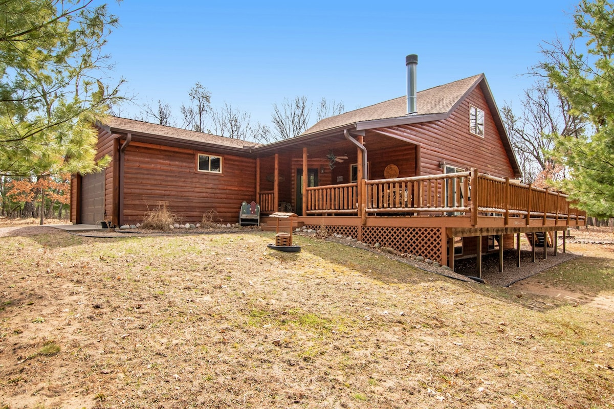 Wilderness retreat near the lake with firepit,