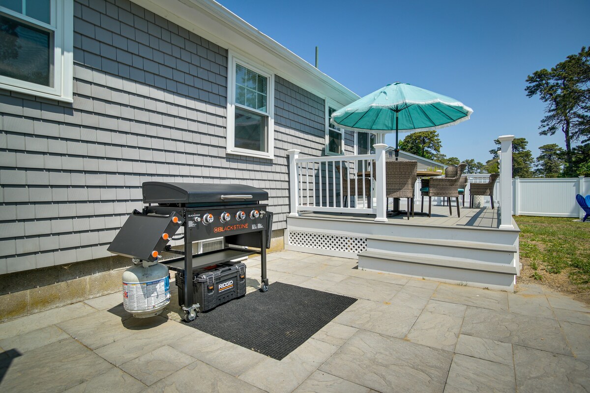 Dennis Port Home w/ Fire Pit - Close to Beaches!