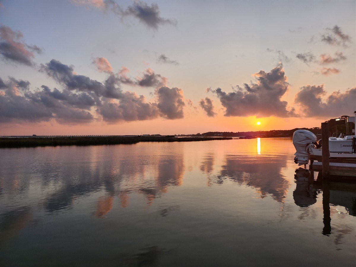 Waterfront~Sleeps 10~Boat Dock~Kayaks~Paddleboards