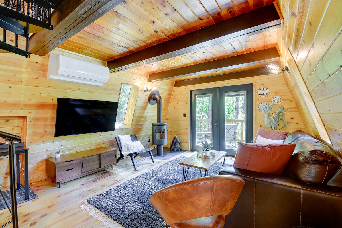 'The Hygge Hideaway' Cabin Near National Forest