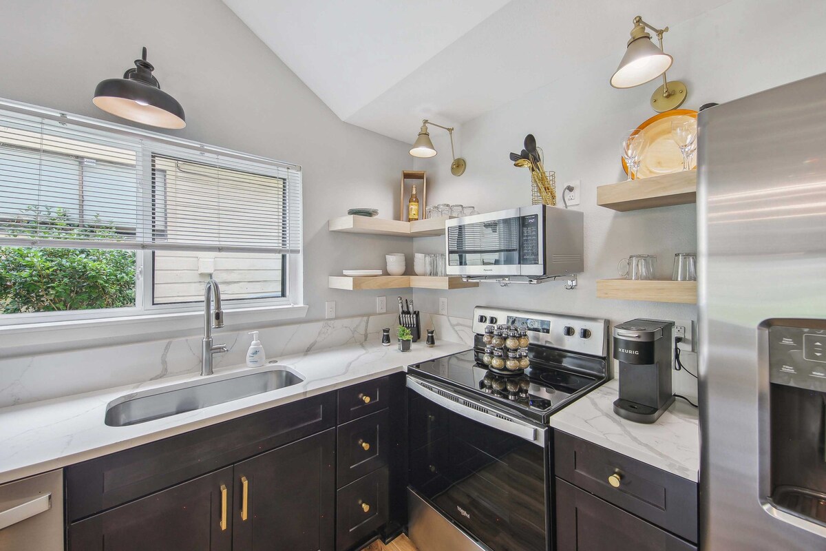 Stylish Tyler Townhome w/ WFH-Friendly Workspace!