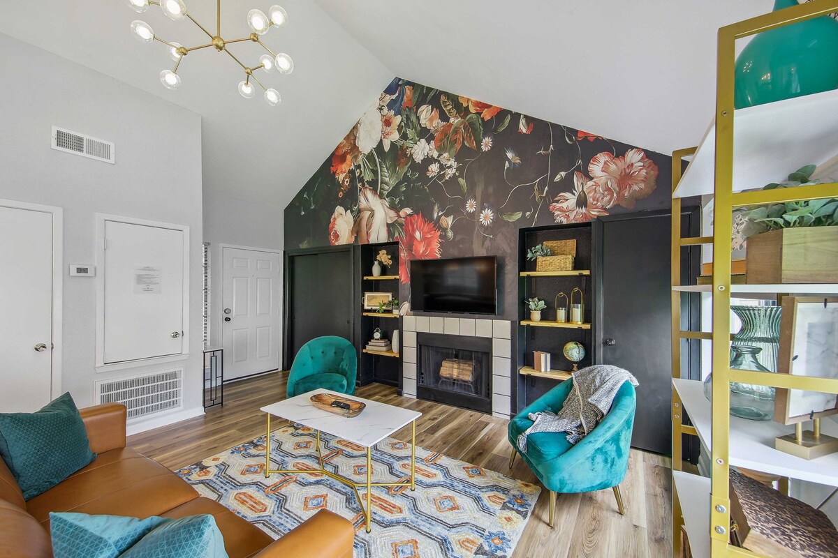 Stylish Tyler Townhome w/ WFH-Friendly Workspace!