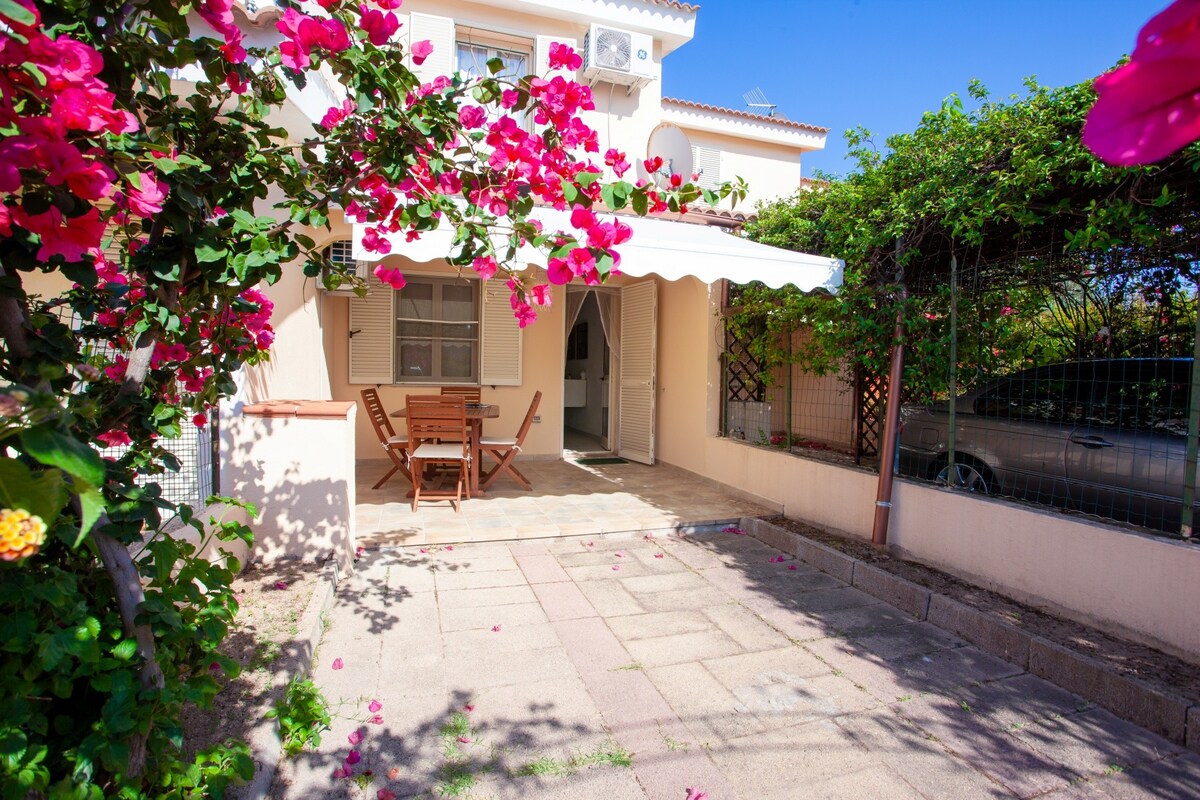 Lovely little villa Adele  Cinta San Teodoro