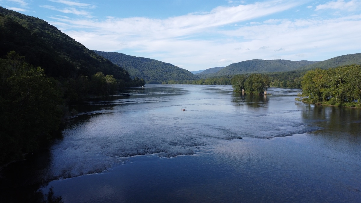 The River House of Parrott -near RU&VT. DogsOK