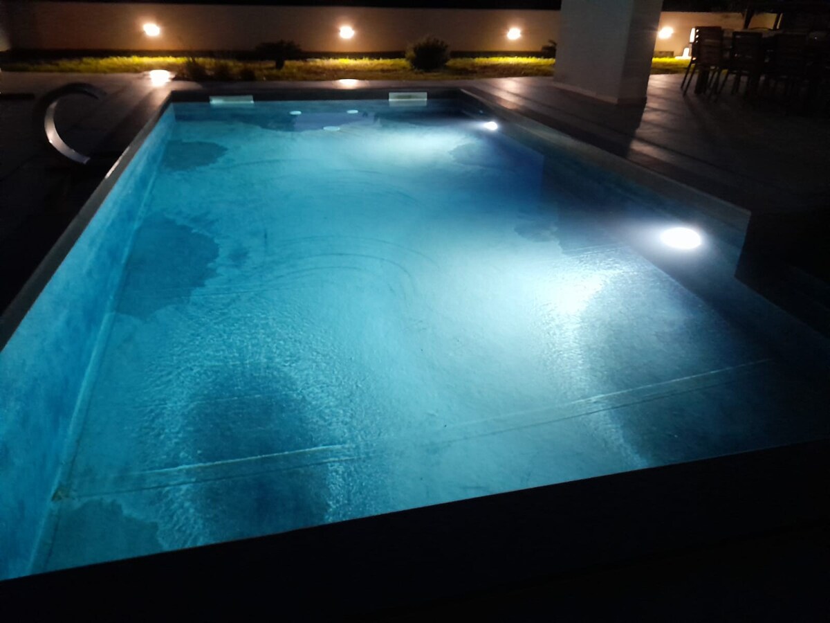 Crowonder Mila Villa Heated Pool, Sauna, Jacuzzi