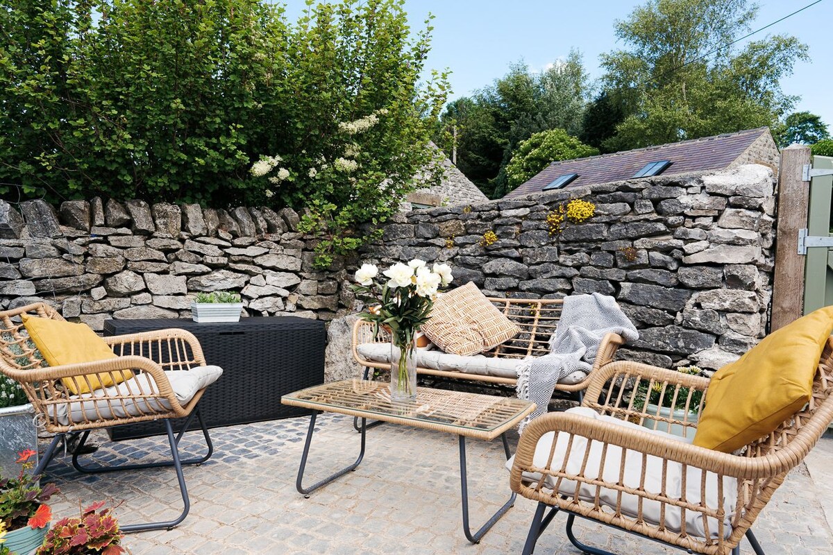 Sleeps 4| cottage in Tideswell, 2 private ensuites