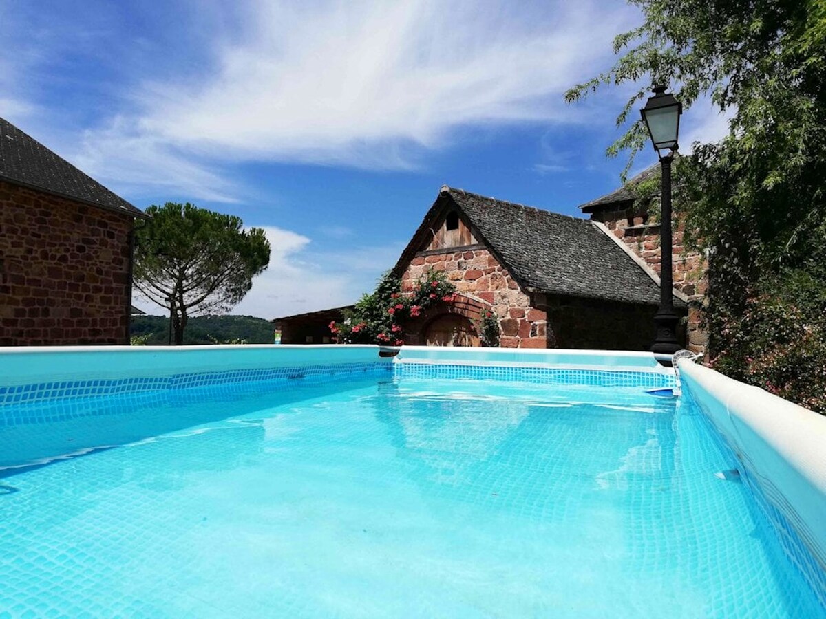 House for 4 ppl. with shared pool at Nauviale