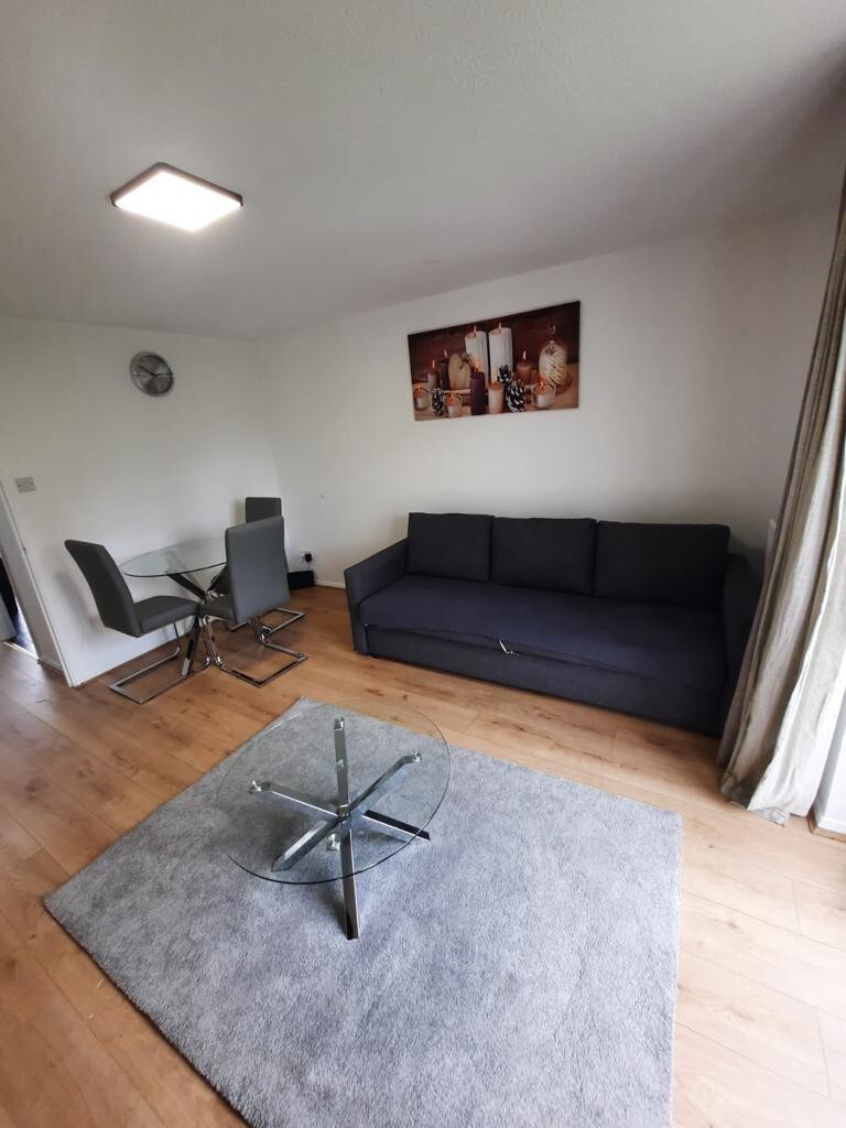 Impeccable 2-Bed House in Thamesmead London
