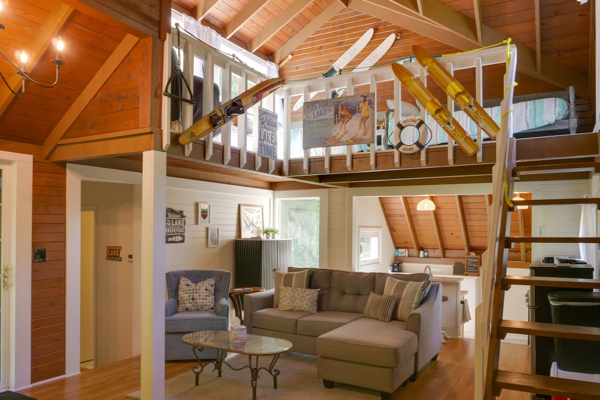 Cozy Tennessee Cabin w/ Deck, Grill & Fire Pit!