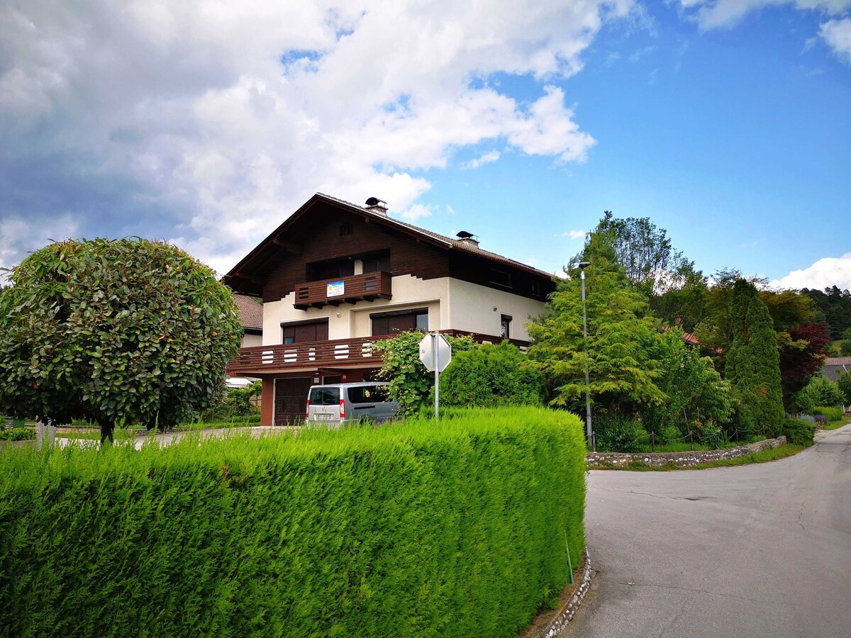 Two Bedroom Apartment with mountain view balcony