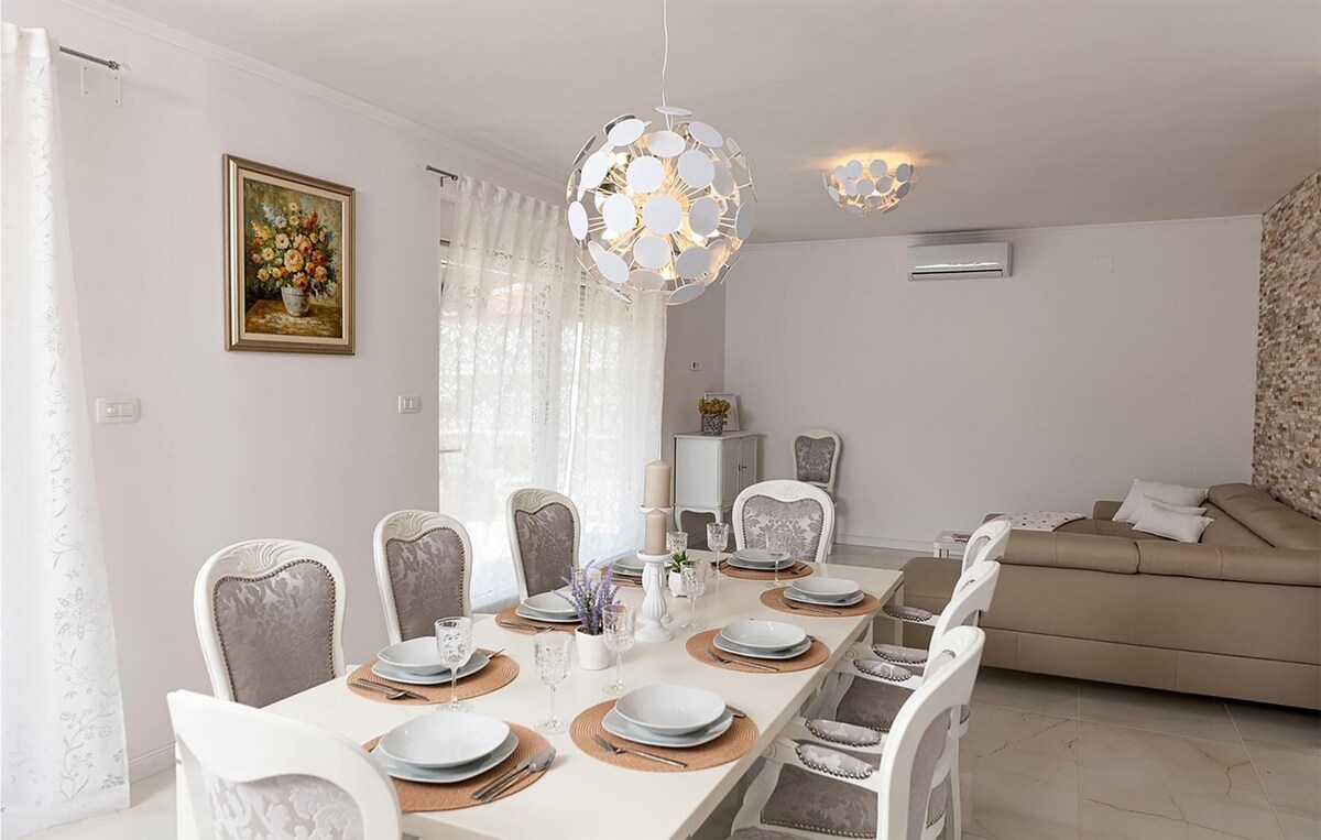 4 bedroom awesome home in Crikvenica