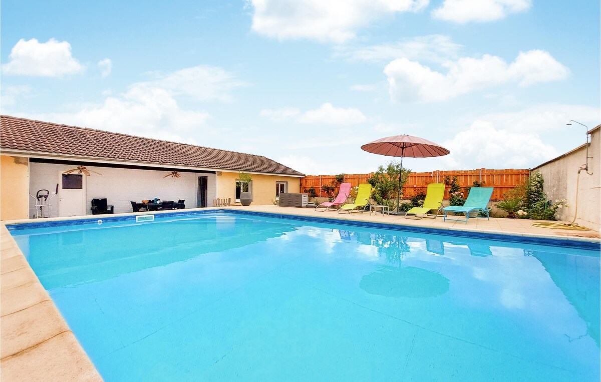 Nice home , WiFi and Heated swimming pool