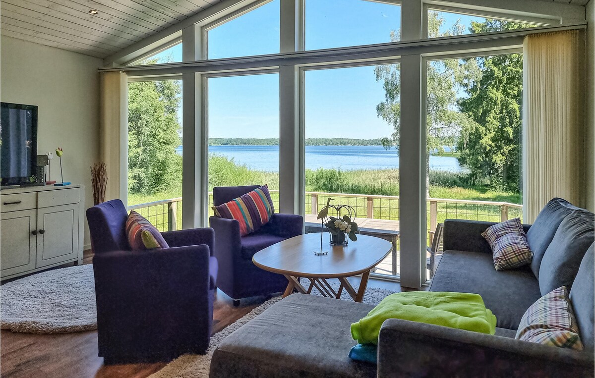 Pet friendly home in Lövsjö with house sea view