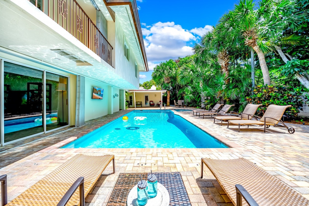 Beach House! Heated Pool+Hot Tub! Steps To Beach!