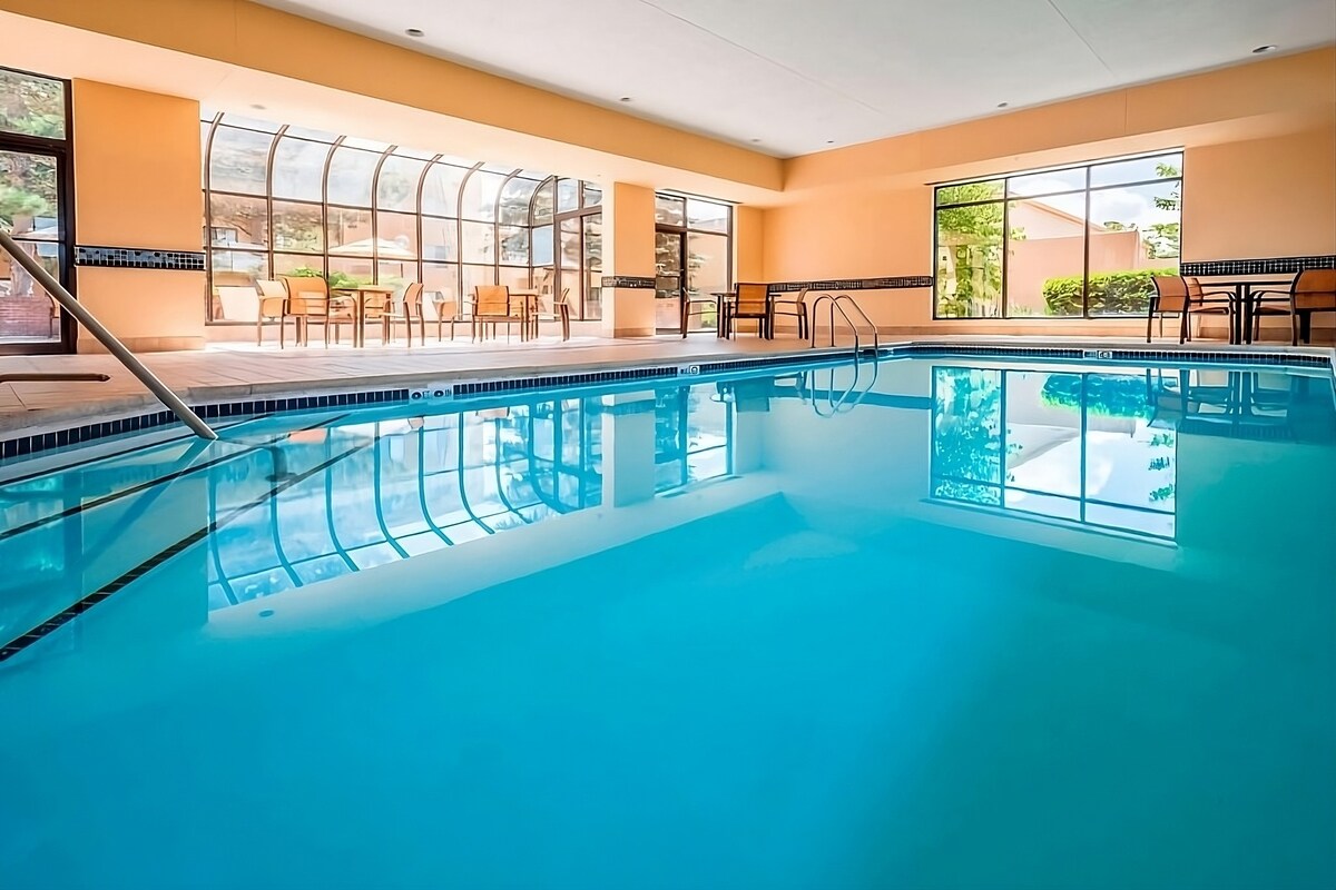 Comfort and Relaxation! Pool, Free Parking