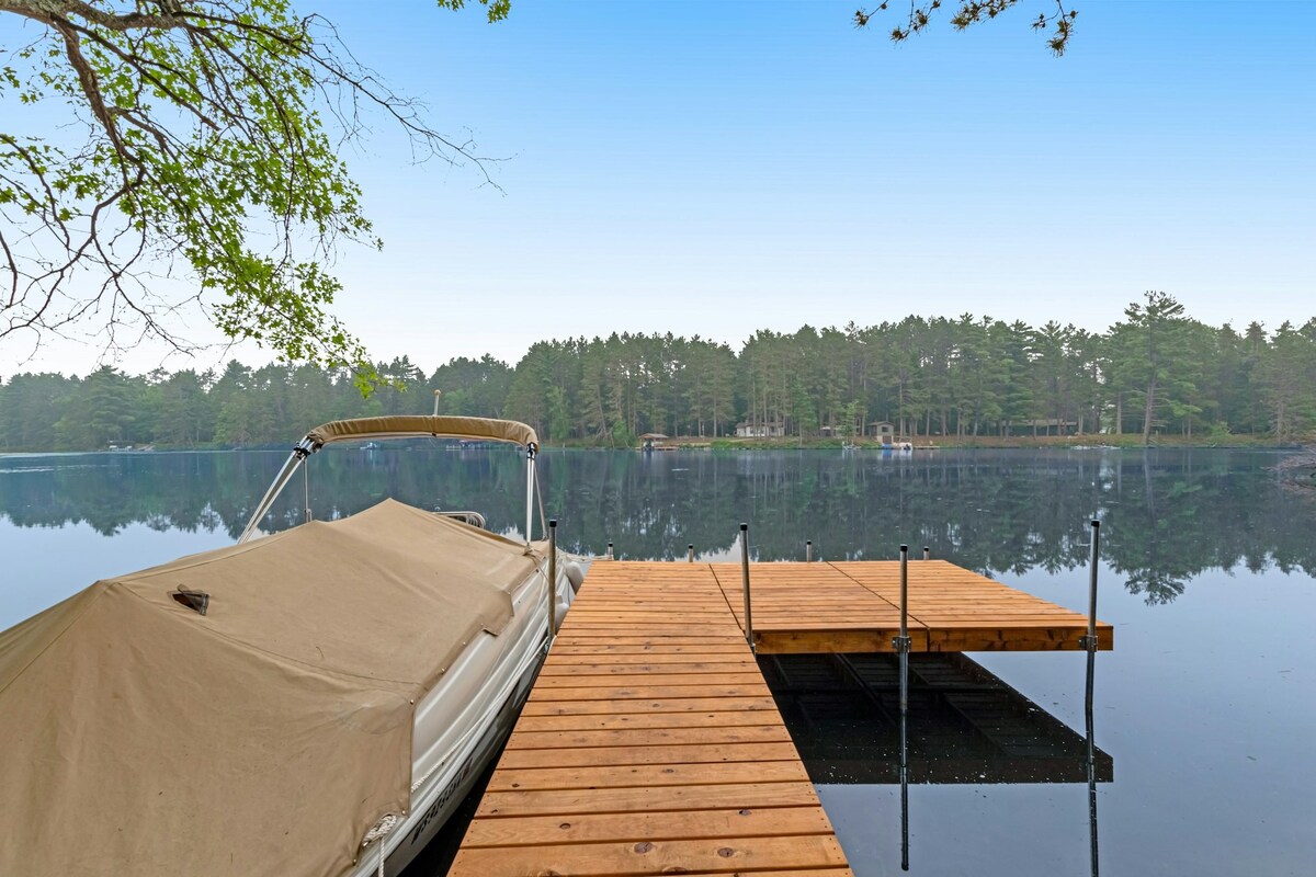 5BR lakefront home with dock, firepit, grill, dogs
